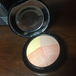 MAC Faintly Fabulous Mineralized Skin Finish